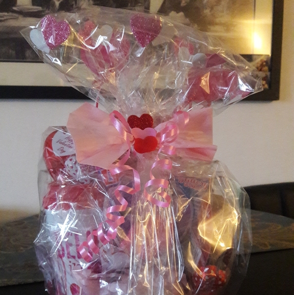 Valentine's Day puppy and candy gift - Picture 4 of 8